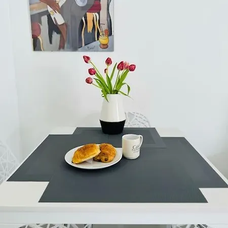 Апартаменты Modern Bright 2 Min Walk To The Канны