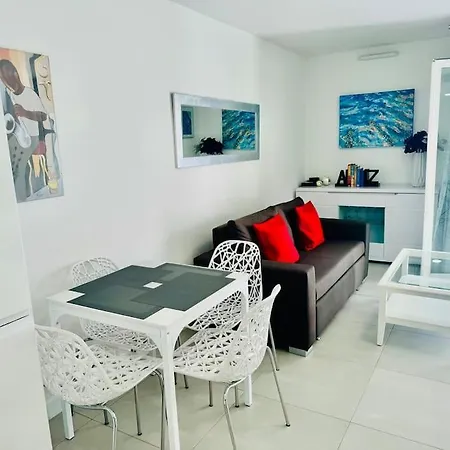Modern Bright 2 Min Walk To The *