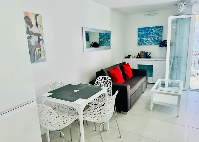 Modern Bright 2 Min Walk To The *